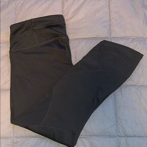 Athletic Cropped Leggings